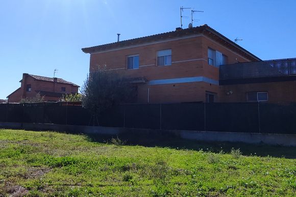 Casa adossada amb jardí i xemeneia — Les Borges Blanques